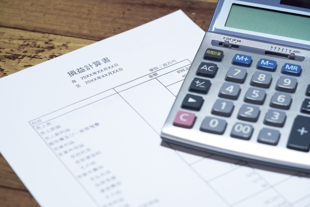 損益計算書と計算機