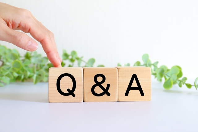 積み木に書かれた「Q&A」