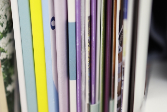 立てかけられた冊子