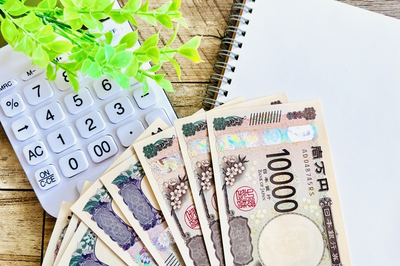 お札と電卓