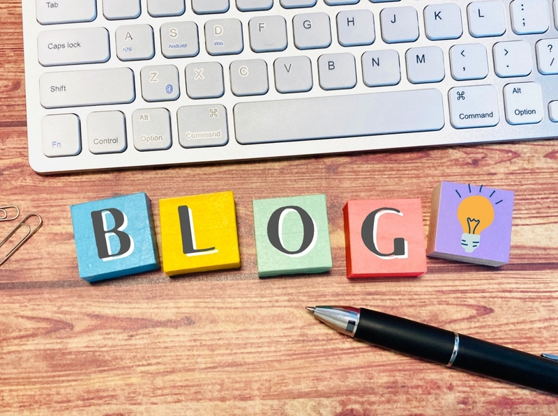 ブログの文字が描かれたブロック