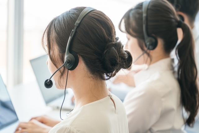 コールセンターで働く人たち