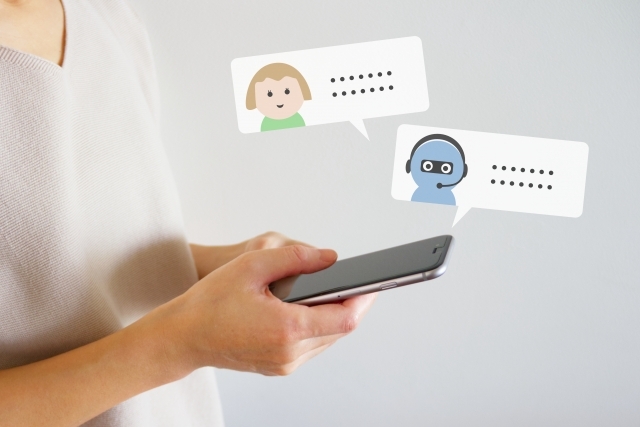 スマホとチャットボットの会話イメージ